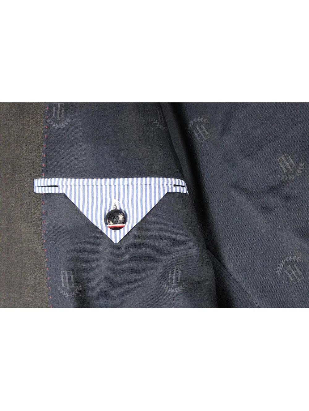 Tommy Hilfiger Men's Gray 2-Piece Suit – Size 36x30 – Excellent Condition